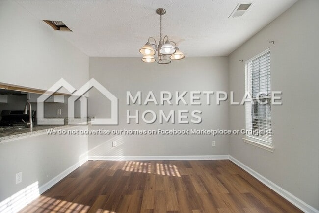 Building Photo - 2033 Charter Ln