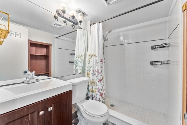 Building Photo - 3750 Victoria Dr