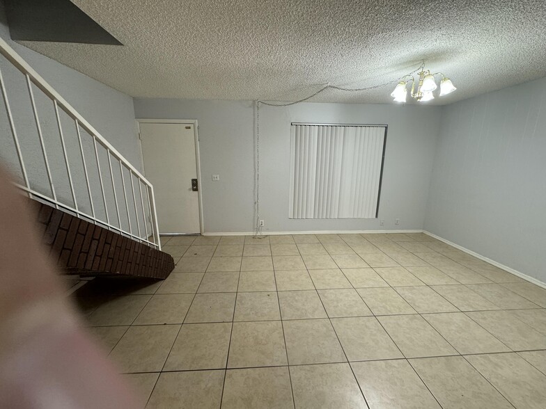 Building Photo - 3526 W Dunlap Ave