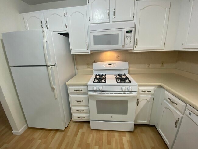 Building Photo - 379 Huse Rd