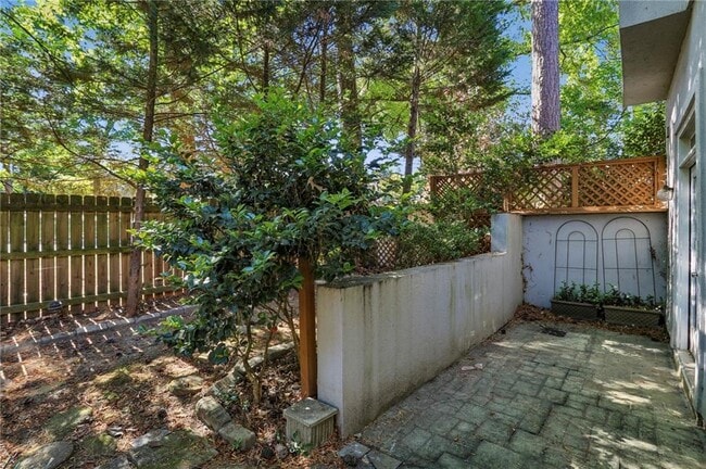 Building Photo - 1536 Oak Grove Rd