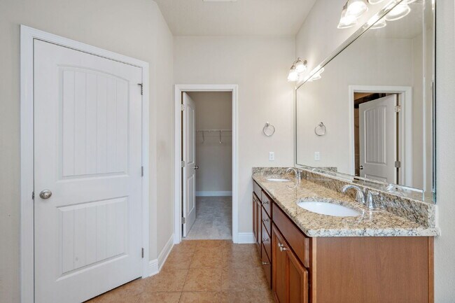 Building Photo - Crestview: 4 Bedrooms in Liberty Oaks