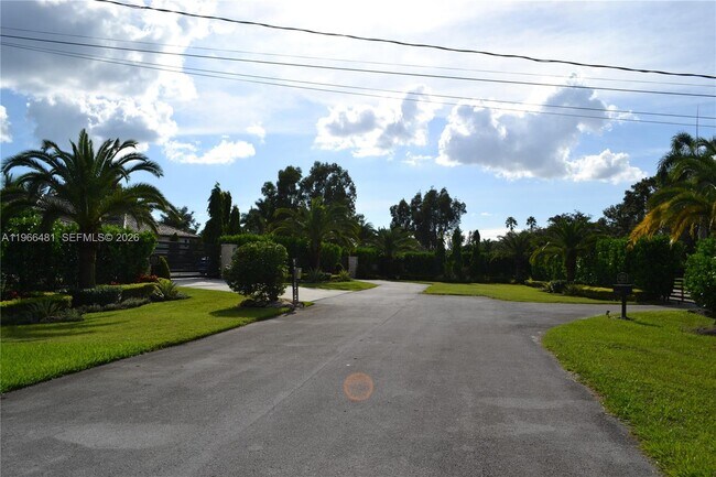 Building Photo - 5425 SW 190th Ave