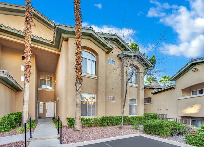 Building Photo - Experience Las Vegas in style and comfort with this beautiful first-floor 3-bedroom condo