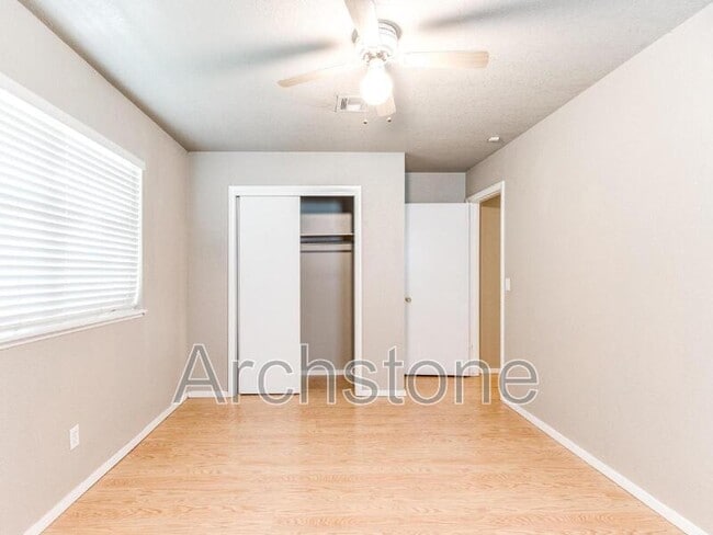 Building Photo - 501 S Santa Fe Dr