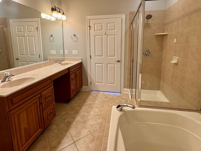 Building Photo - 2 Bedroom | 2 Bathroom Corner Unit Townhom...