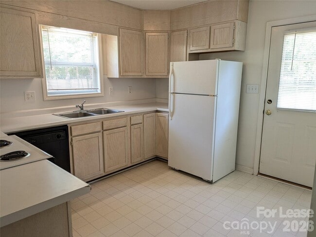 Building Photo - 108 Bogey Ln