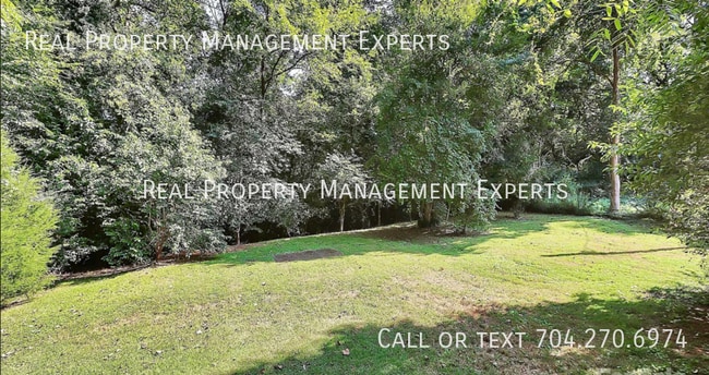 Building Photo - 1843 Camp Greene St