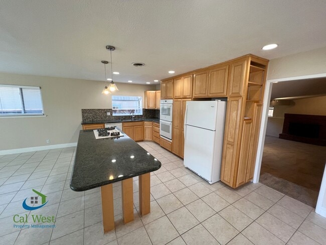 Building Photo - $5,095 - Beautiful 3/2 Bath Home Tucked Away in Prime Santa Clara's Location