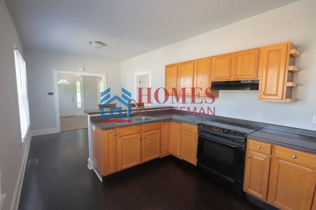 Building Photo - Two Bedroom House