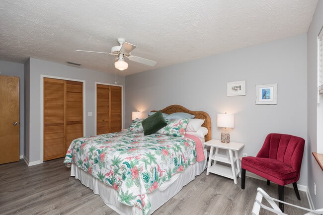 Master King size bed - 208 C St