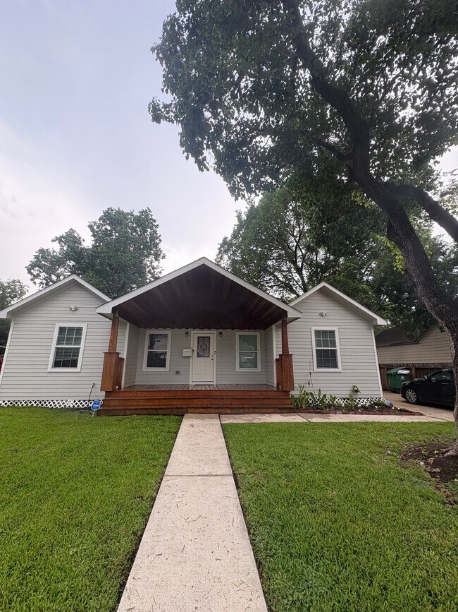 Building Photo - 7028 Gammage St