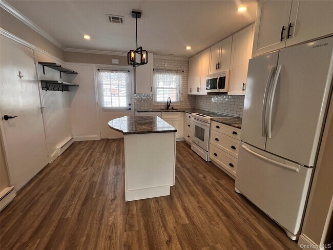 Building Photo - 44 Trent Ct