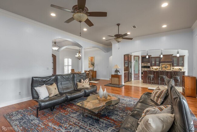 Building Photo - Beautiful Home on the Red River....