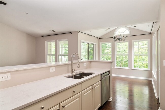Building Photo - Piney Orchard Condo
