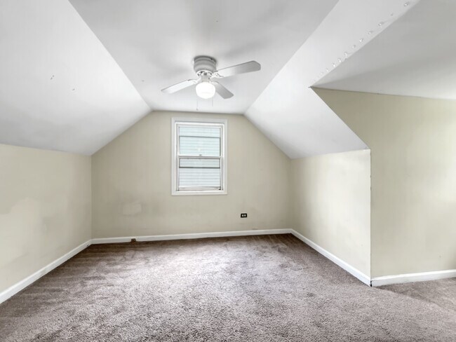 Building Photo - 830 Loomis St