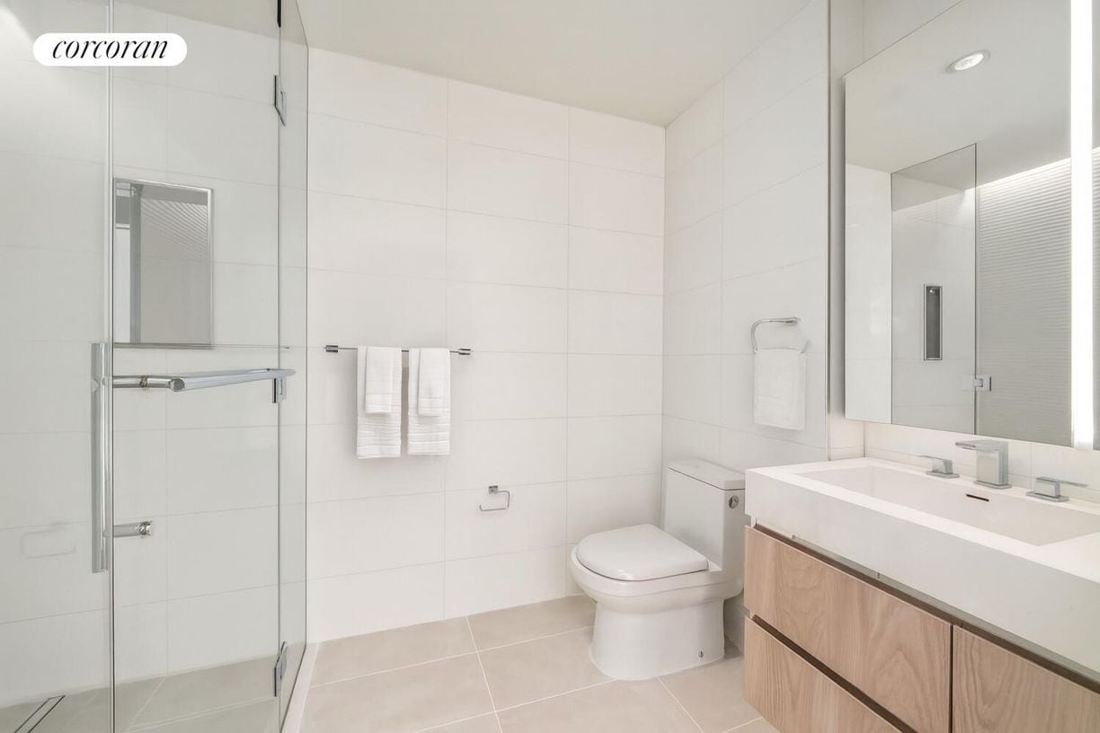 Building Photo - 555 W 43rd St