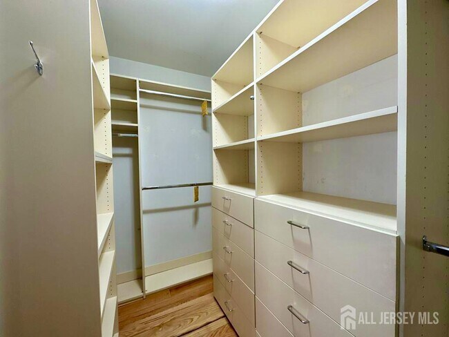 Building Photo - 1304 Dahlia Cir
