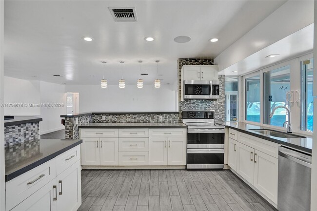 Building Photo - 9240 SW 54th St