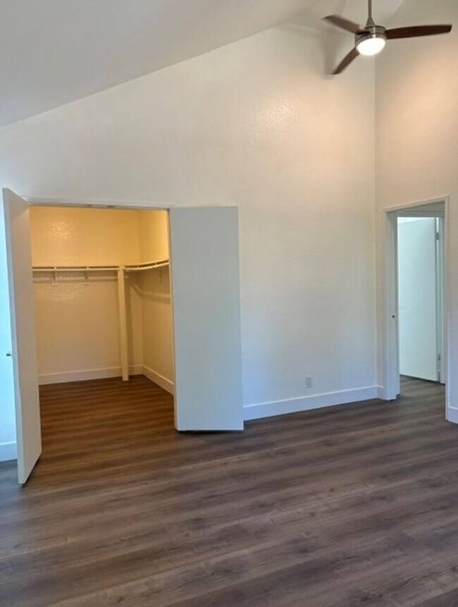 Building Photo - 514 Avenida Presidio