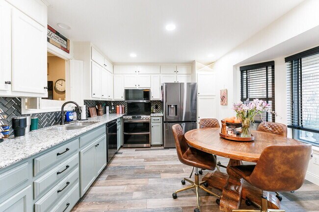 Building Photo - 6037 72nd St