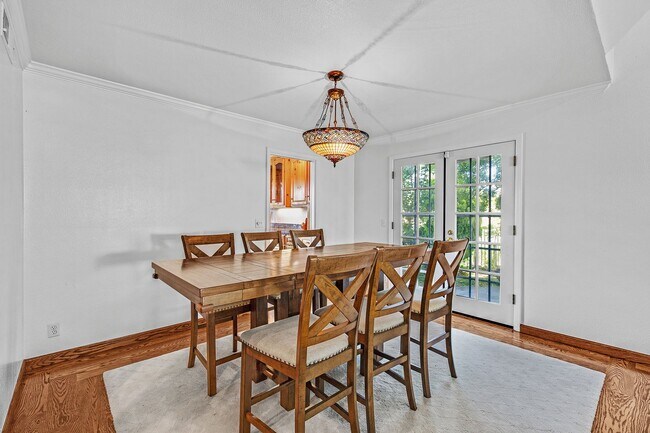 Building Photo - *COMING SOON!* 4 bed/3 bath lake house wit...