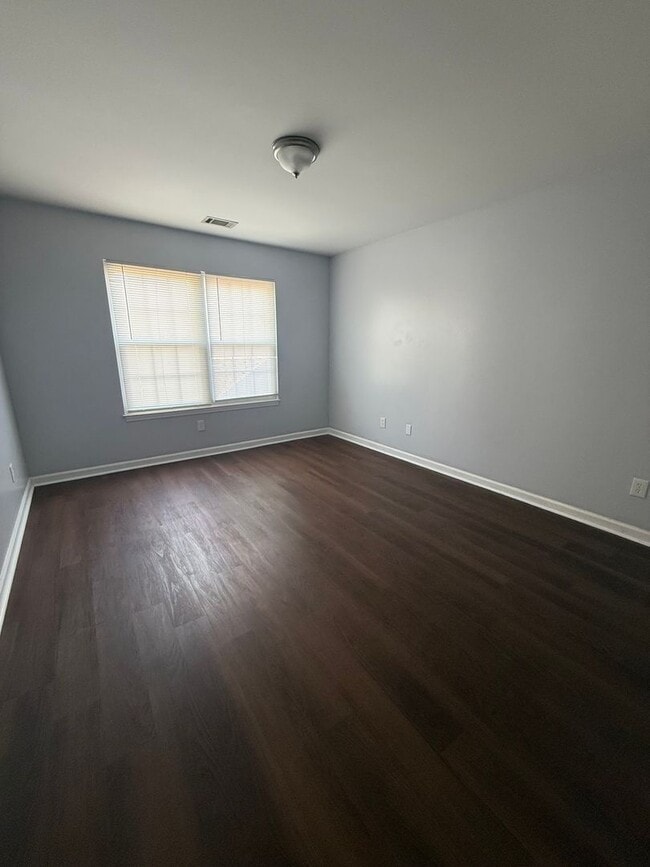 Building Photo - 733 Vanguard Pl