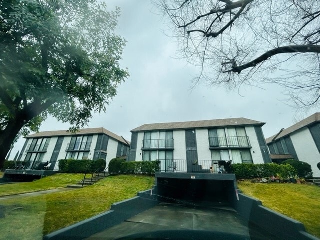 Building Photo - 1601 E Cypress St