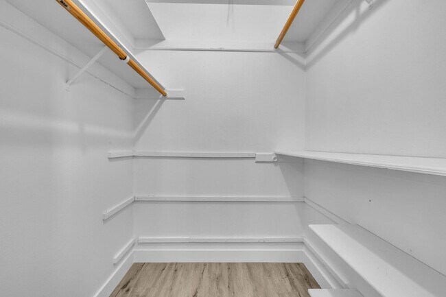 Building Photo - ASU 5 BEDROOM/ 2 BATH WITH POOL!!