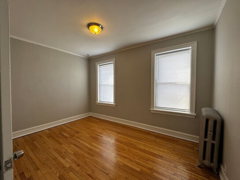 Building Photo - 1509 W Schreiber Ave