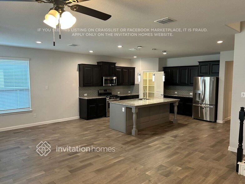 Building Photo - 2512 Candle Ln