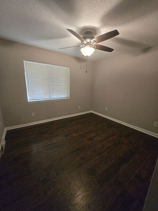 Building Photo - 1569 Colony Park Dr