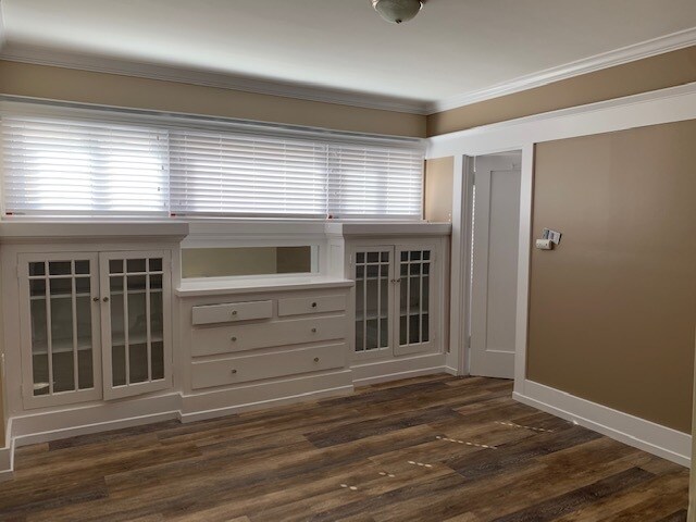 Living Room - 687 W 11th St