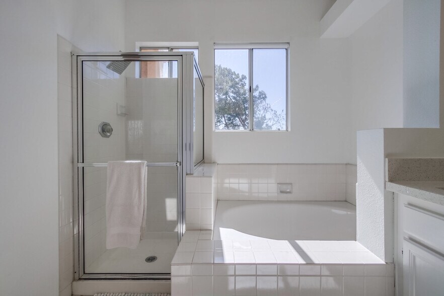 Building Photo - 7140 Calabria Ct