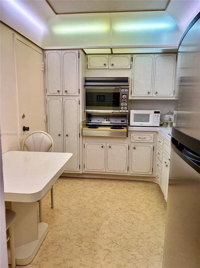 Building Photo - 1950 S Ocean Dr