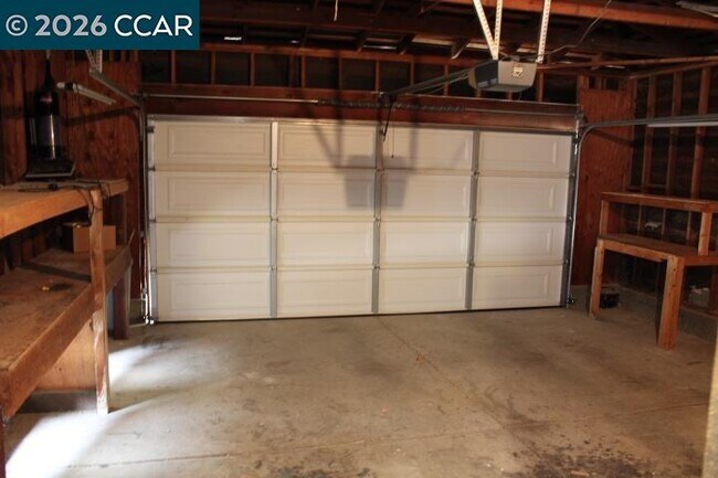 Building Photo - 2152 Blue Jay Cir