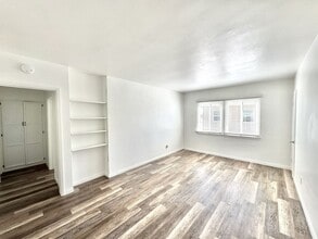 Building Photo - Light, bright, & SPACIOUS - 1 Bed/1 Bath T...