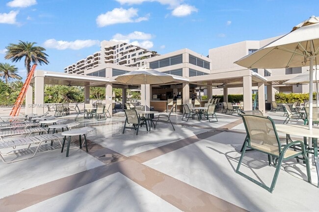 Building Photo - 151 Crandon Blvd