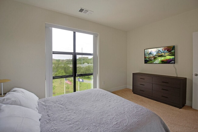 Building Photo - 200 S Peyton St