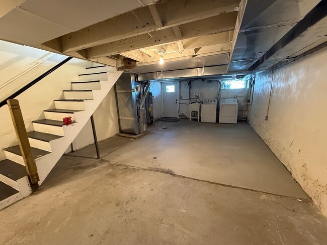 Building Photo - Charming Riverfront 2BR Walking Distance t...