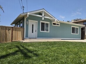 Building Photo - Adorable Beach-Close 2 Bedroom Bungalow in...