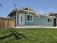 Building Photo - Adorable Beach-Close 2 Bedroom Bungalow in...