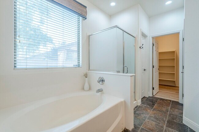 Building Photo - 2407 W Fawn Dr