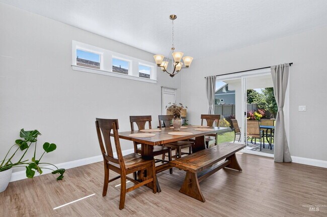 Building Photo - Beautiful South Meridian Home
