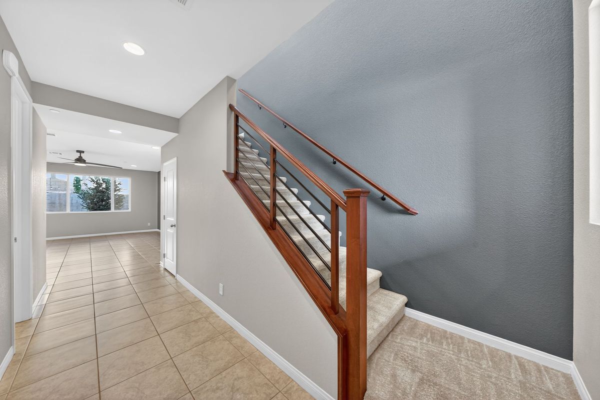 Building Photo - 8909 Wallner St