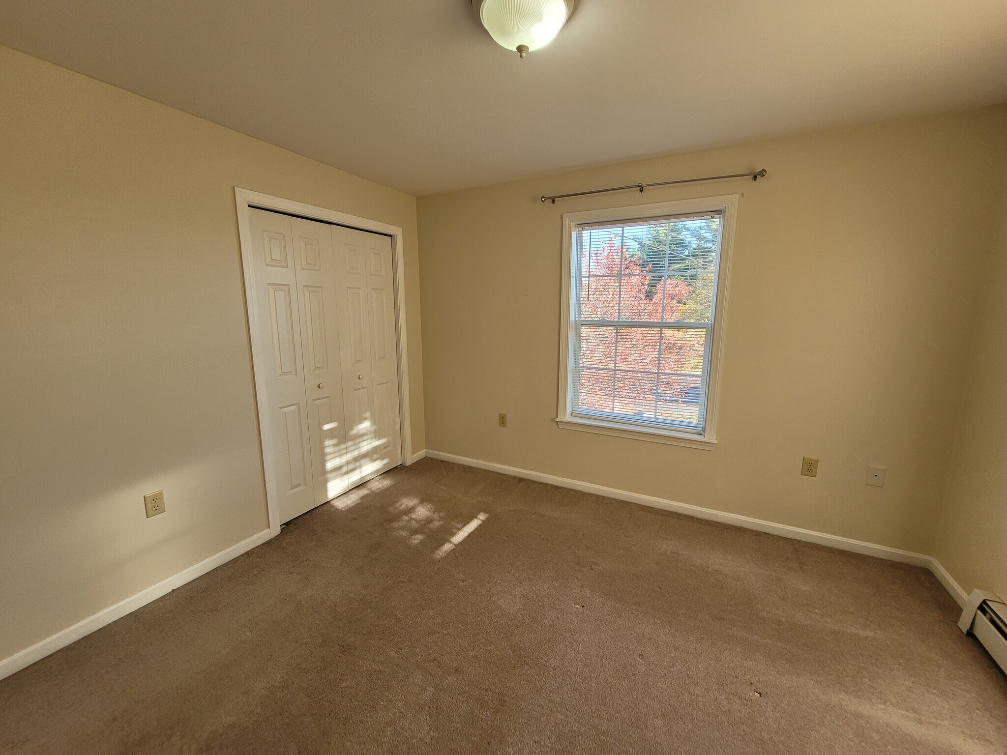 Building Photo - 10 Lupine Rd