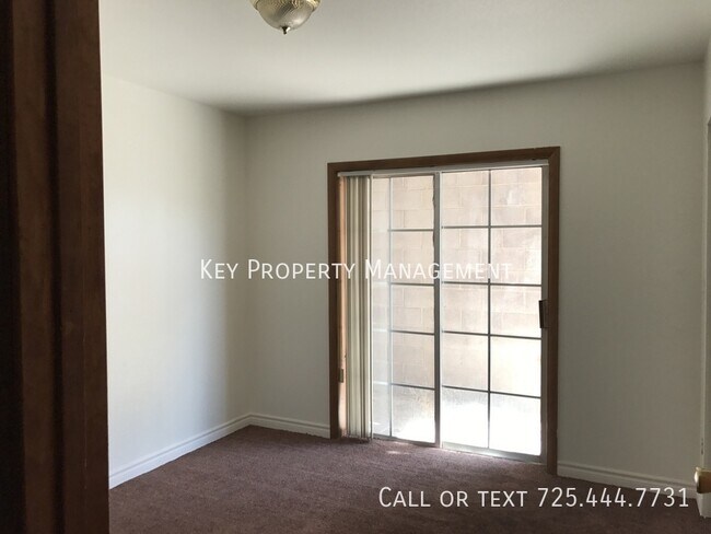 Building Photo - 4 Bed * Tri-Level House on 1+ Acre