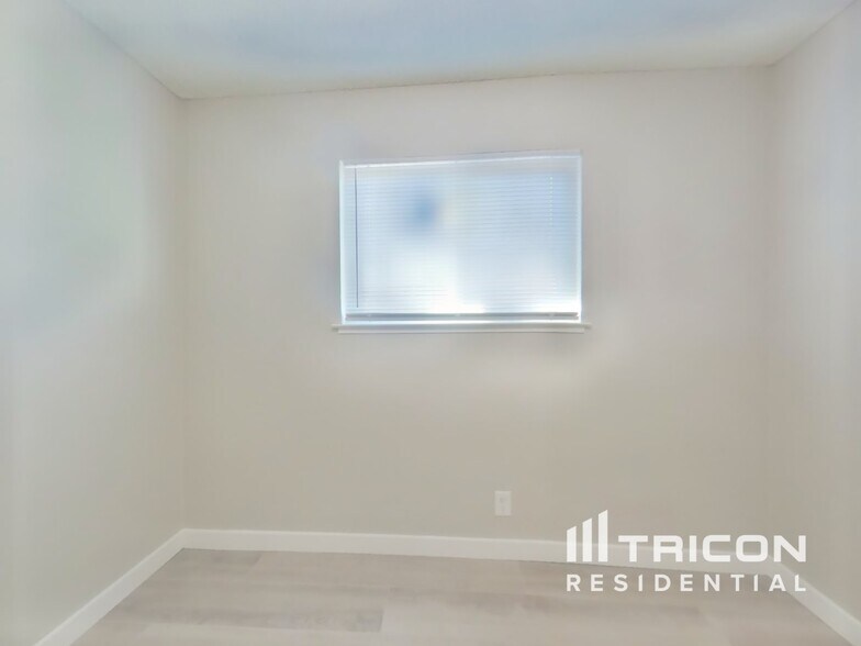 Building Photo - 1508 Crestview Dr