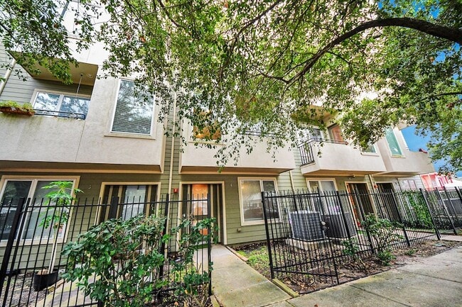 Building Photo - 1403 Delano St