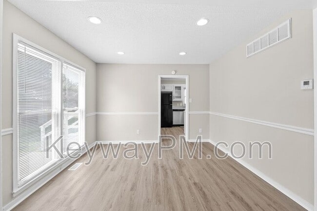 Building Photo - 107 Robinwood Dr